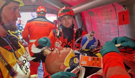 Skoro 300 hasičů, záchranářů a policistů z Česka, Slovenska i Rakouska si vyzkoušelo nácvik záchranných prací při povodních